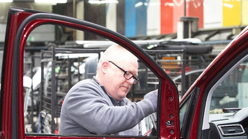 Scheiben Reperatur bei Karosserie­fachbetrieb König GmbH & Co. KG